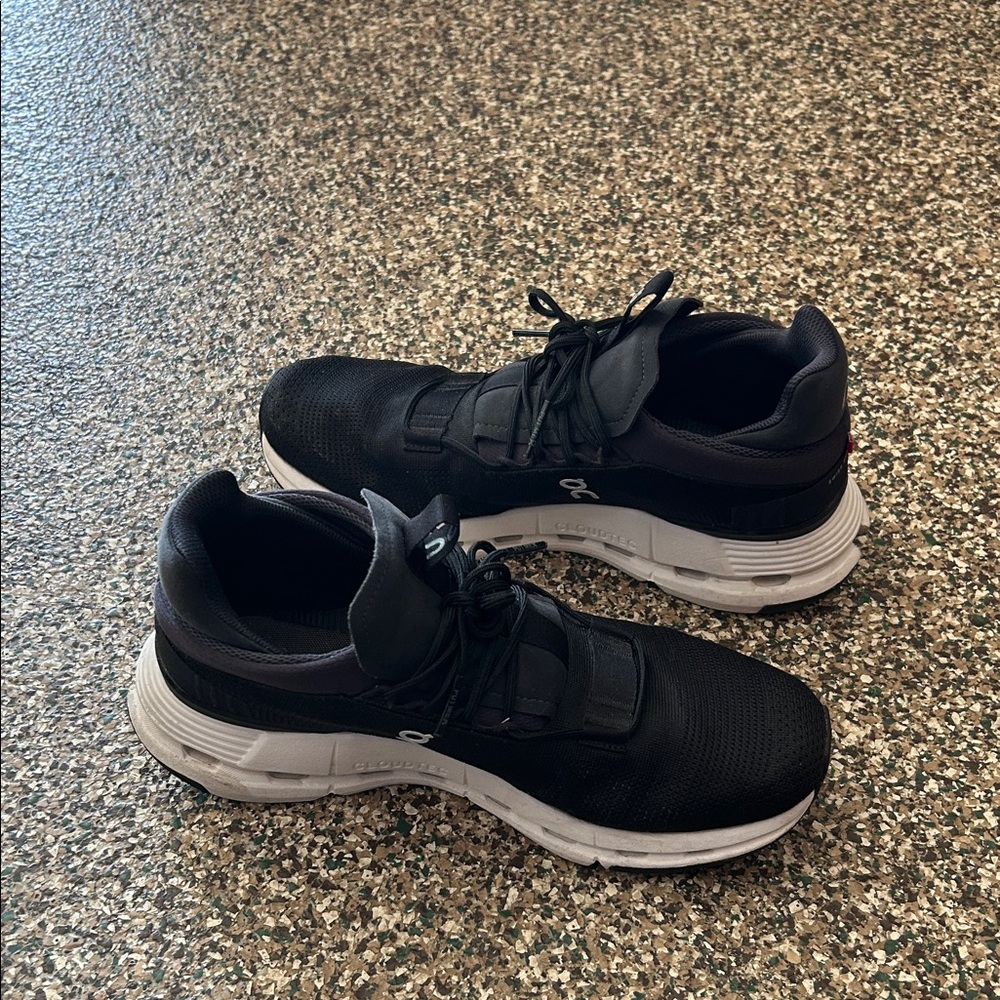 On Cloud black sneakers